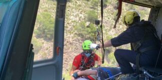 Bonberos durante el rescate